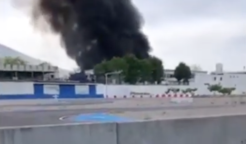 Esplosione e fabbrica in fiamme nel vesuviano: c'è un morto