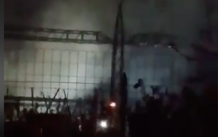 Stazione Enel in fiamme, l'allarme del Sindaco: "Lavare bene il cibo, rischio ambientale"