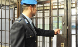Emergenza carceri, scoppia la polemica: "Tamponi ai calciatori e non agli agenti"