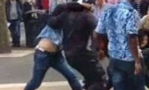 Relazioni sentimentali con le clienti, ex avvocato aggedito: scoppia la lite in strada