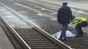 Dramma a Caserta, donna travolta e uccisa da un treno merci