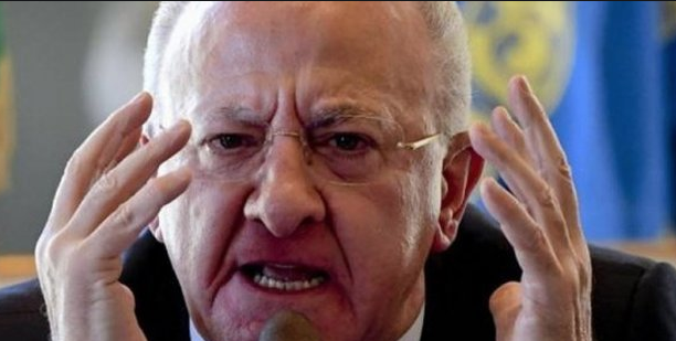 Nessun limite orario per la ristorazione, stop alla movida: l'ordinanza di De Luca