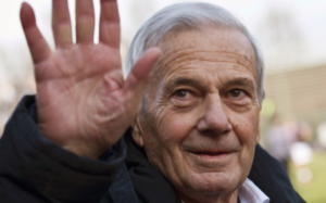 È stato anche allenatore della squadra azzurra durante la stagione nel 1996-1997 e nel 2003 - 2004