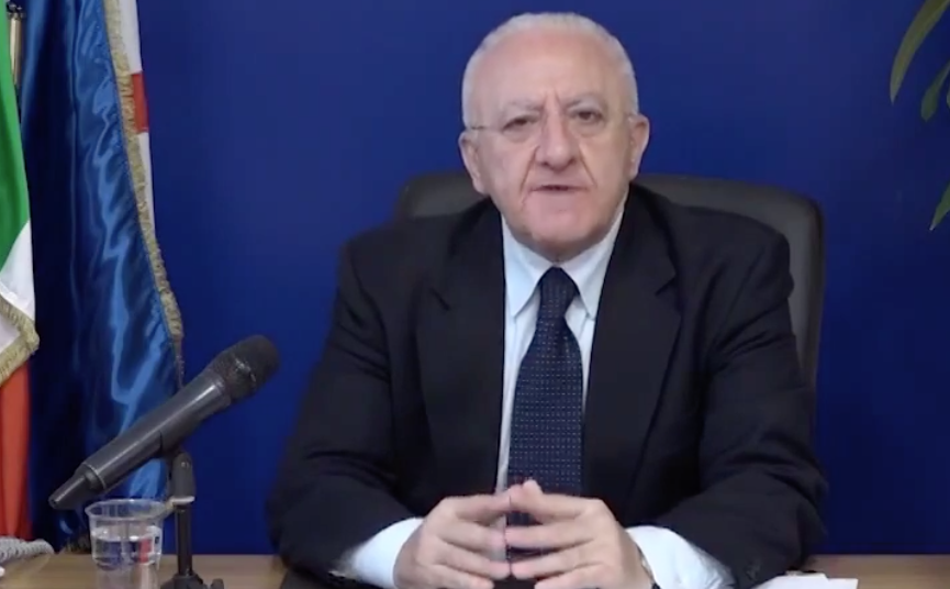 De Luca attacca governo e burocrazia: "L'abuso in atto d'ufficio è un'idiozia"