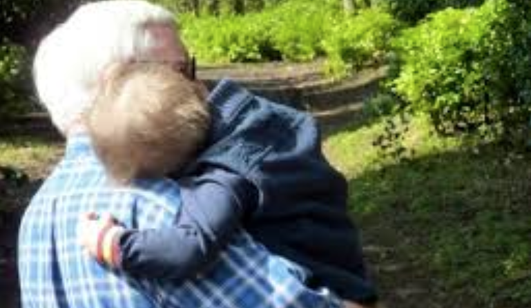 Genitori detenuti e fratellini affidati ai nonni: lo Stato gli nega 20 euro al giorno