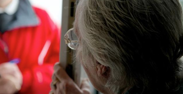 "Sono tuo nipote, arriva il corriere" e le ruba 4.100 euro: arrestato