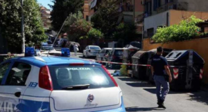 Dramma a Roma: accoltella e spara alla moglie e al figlio, poi tenta il suicidio