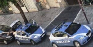 Orrore a Caserta, uccide la madre a coltellate e si costituisce