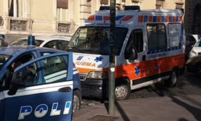 "Mio figlio sta morendo, aiuto!": salvataggio provvidenziale della Polizia