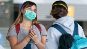 Covid, quanto resiste il virus su mascherine, superfici e abiti: la circolare del Ministero