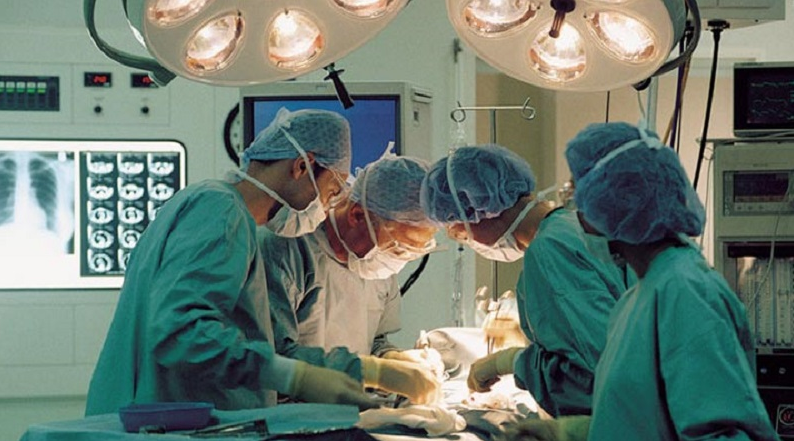 A soli 18 anni con i polmoni 'distrutti' dal virus, Francesco vivo grazie ad un trapianto record