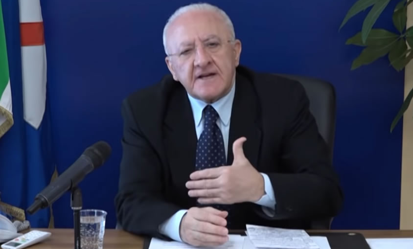 Movida, De Luca cambia le regole per i locali: la nuova ordinanza dello 'Sceriffo'