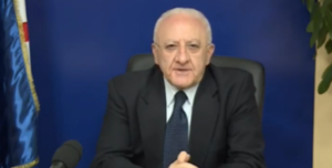 Riaprono le regioni, le regole per la mobilità in Campania: la nuova ordinanza di De Luca