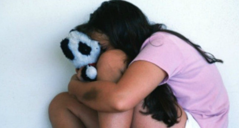 Napoli, arrestato papà orco: ha abusato delle figlie minorenni