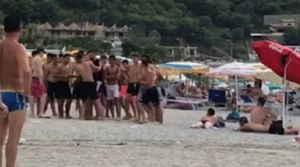 Rissa in spiaggia a Vietri sul Mare per un complimento di troppo ad una ragazza
