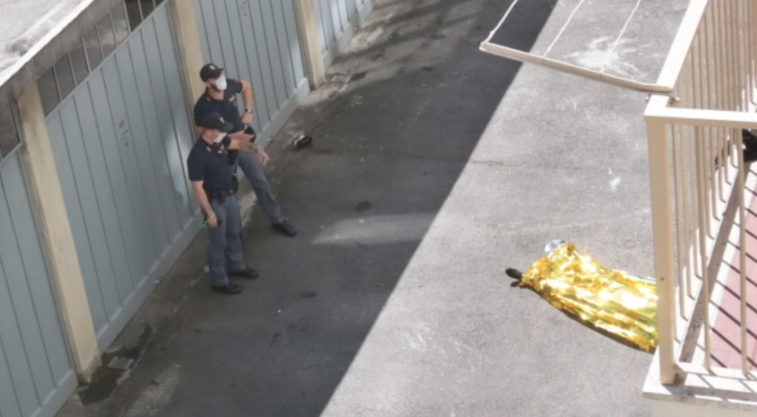 Tragedia a Torino, uccide la madre e poi si toglie la vita gettandosi nel vuoto