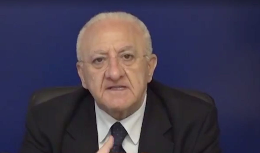 De Luca: "In Campania le scuole apriranno tra il 14 e 15 settembre"