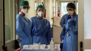 Covid in Campania, oggi 21 tamponi positivi