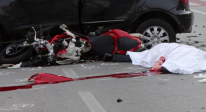 Dramma in Campania, perde il controllo della moto e si schianta: Prof. 36enne perde la vita