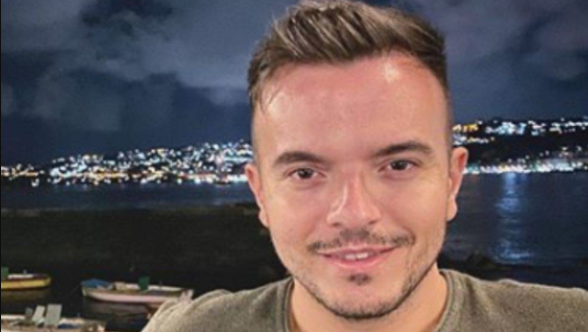 Andrea Sannino e la musica napoletana conquistano l'Italia: 'Disco d'Oro' per 'Abbracciame'