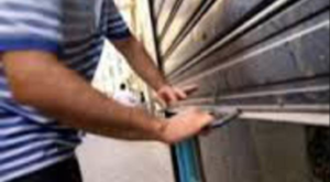 Napoli, la crisi del covid. Negozi e locali sempre aperti: "Rischiamo il fallimento"