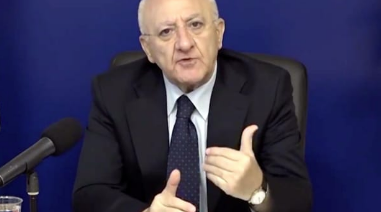 Attività commerciali, locali e lidi: la nuova ordinanza di De Luca, cosa cambia in Campania