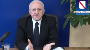 Covid, più contagi in Campania. De Luca avverte: "Più controlli, pronti a chiudere"
