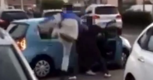 Prima l'incidente e poi la rissa, coinvolti diversi ragazzi: vacanze movimentate in Campania