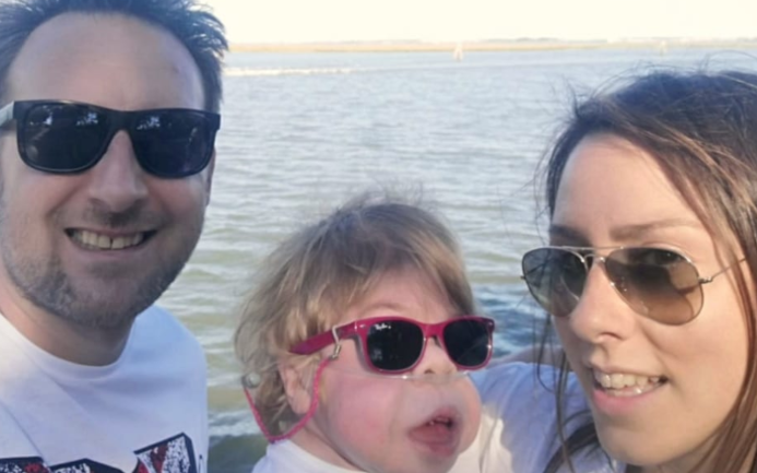 Italia in lacrime, addio alla piccola Lavinia. I genitori: "Ha guadagnato un passaggio per il Paradiso"