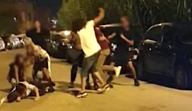 Movida violenta a Ischia, giovane pestato con calci e pugni: fermati gli aggressori