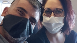 Napoli, la sorpresa in volo per la Grecia: proposta di matrimonio sull'aereo