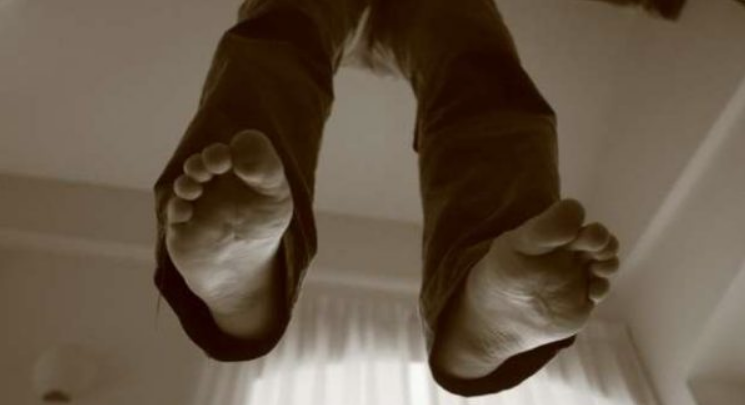 Si toglie la vita perché la moglie non vuole andare a letto con lui: vedova arrestata