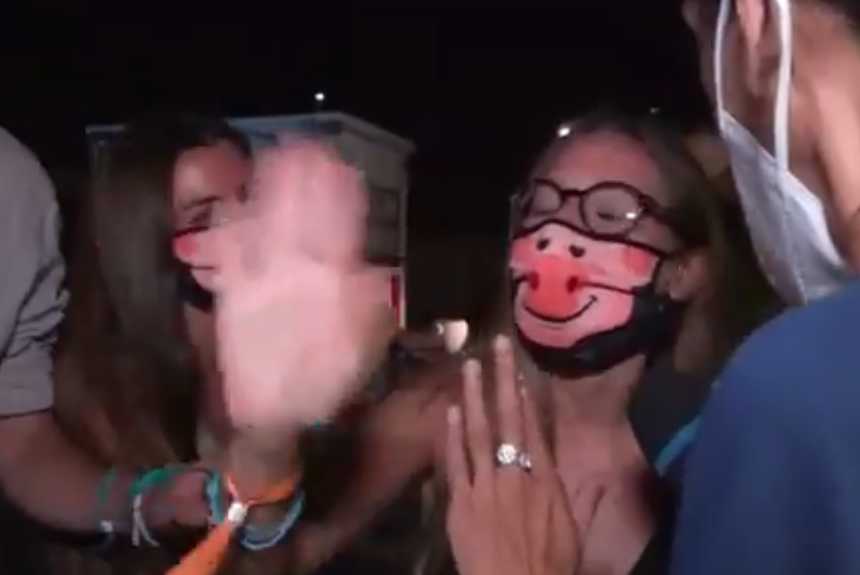 Discoteche senza controlli all'estero, turista italiana: "Qui niente covid". E scoppia la polemica