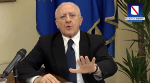 Covid a scuola, nuove regole in Campania: la decisione di De Luca