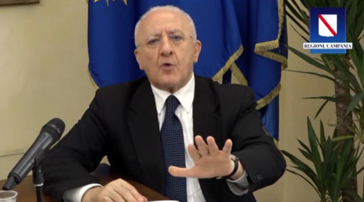 Covid a scuola, nuove regole in Campania: la decisione di De Luca