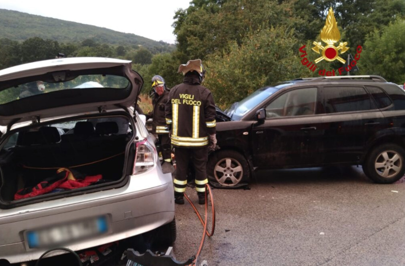 Statale killer in Campania, schianto mortale tra auto: ci sono due morti