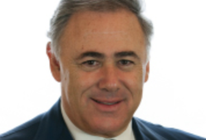 Non esiste Isola Covid Free. Briatore? Poverino, soffre di prostatite acuta ai polmoni!