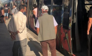 Caos Circum: troppi assembramenti a bordo, carabinieri controllano i biglietti ed è fuga generale