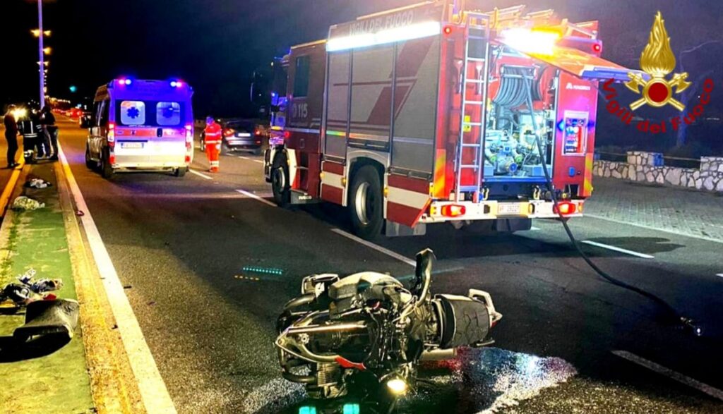 Schianto nella notte con la moto, Villa Di Briano piange Guido Maisto