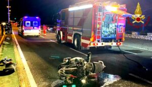 Schianto nella notte con la moto, Villa Di Briano piange Guido Maisto