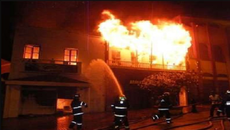 Aversa, è tragedia: deposito delle ferrovie a fuoco, una vittima