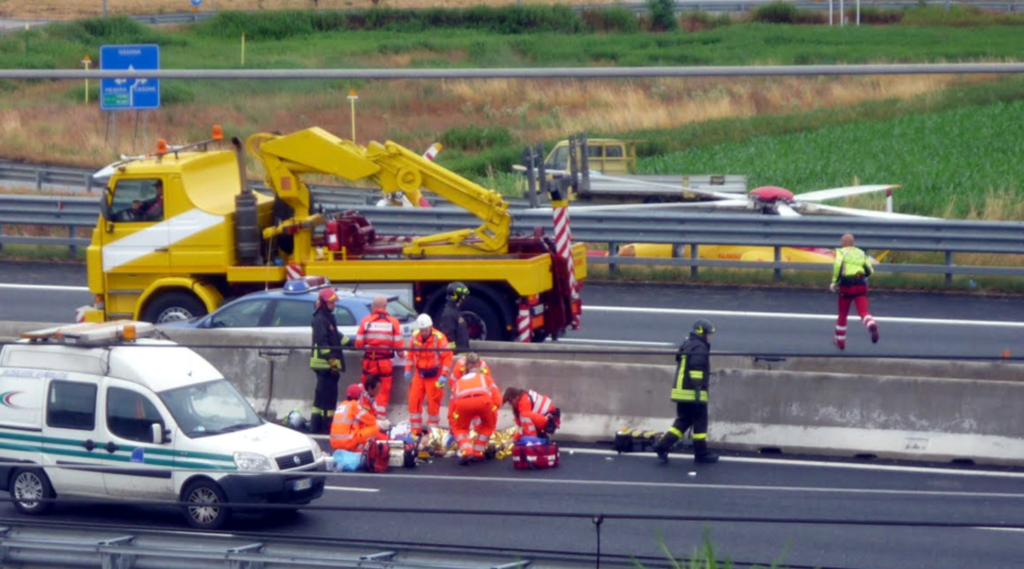 Terribile incidente sulla Nola-Villa Literno, auto a folle velocità investe tre persone: due morti
