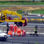 Terribile incidente sulla Nola-Villa Literno, auto a folle velocità investe tre persone: due morti