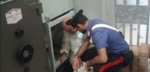 Giugliano, "Banda del buco" in azione: i ladri via con il bottino