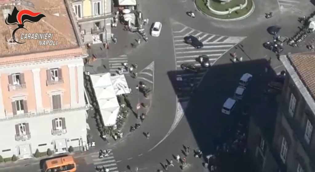 Estorcevano denaro a pizzerie e negozi del Centro Storico, 22 arresti nel clan Sibillo