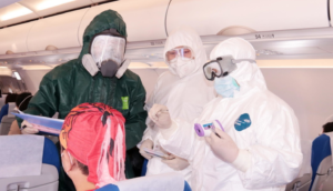 Coronavirus, rimpatriano in Italia i 56 italiani che erano in Cina: resta 20enne con febbre