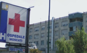 Terribile incidente ad Aversa, bambino precipita dal balcone di casa sua