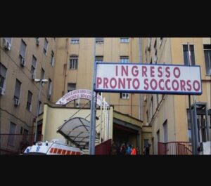Tragedia a Napoli, giovane ivoriano muore al Loreto Mare: la denuncia dell'ex Opg, "Ucciso dalla mala sanità"