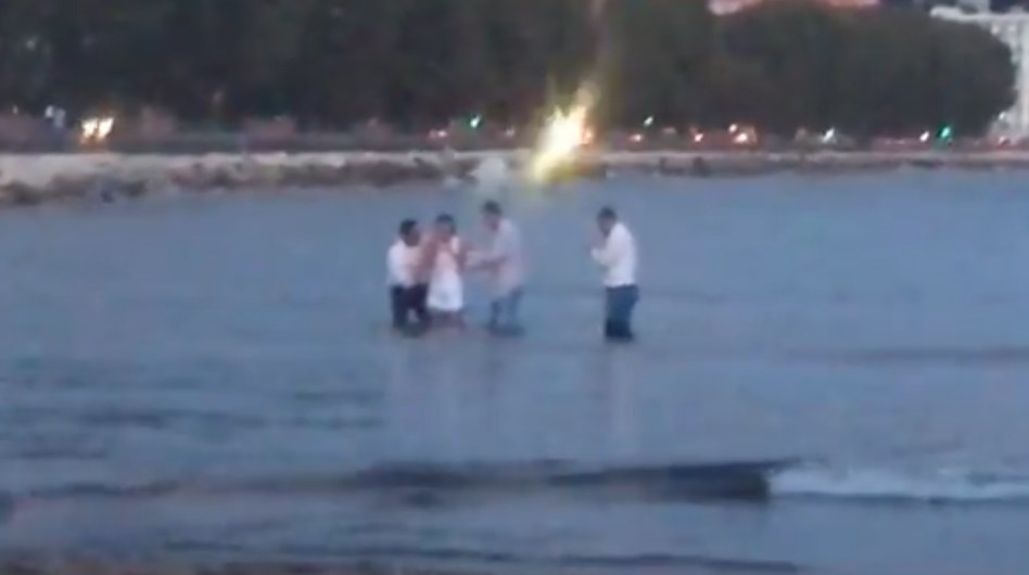 Napoli, la chiesa Evangelica celebra un battesimo a "Lido Mappatella"