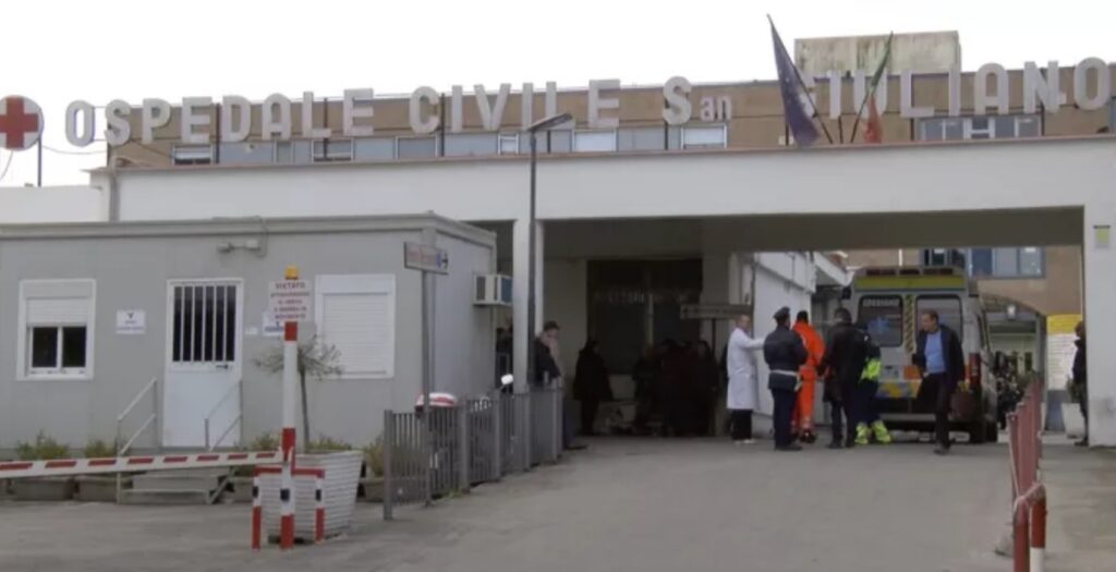 Dramma a Giugliano in Campania, 40enne si lancia nel vuoto dalla ASL